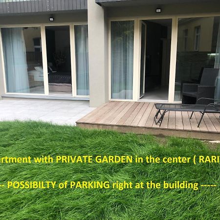 Luxury Apartment With Private Garden Praha Bagian luar foto