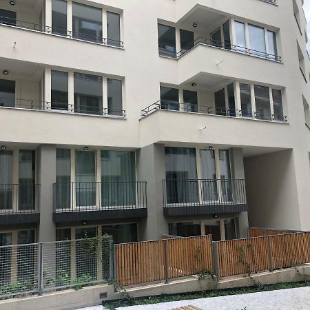 Luxury Apartment With Private Garden Praha Bagian luar foto