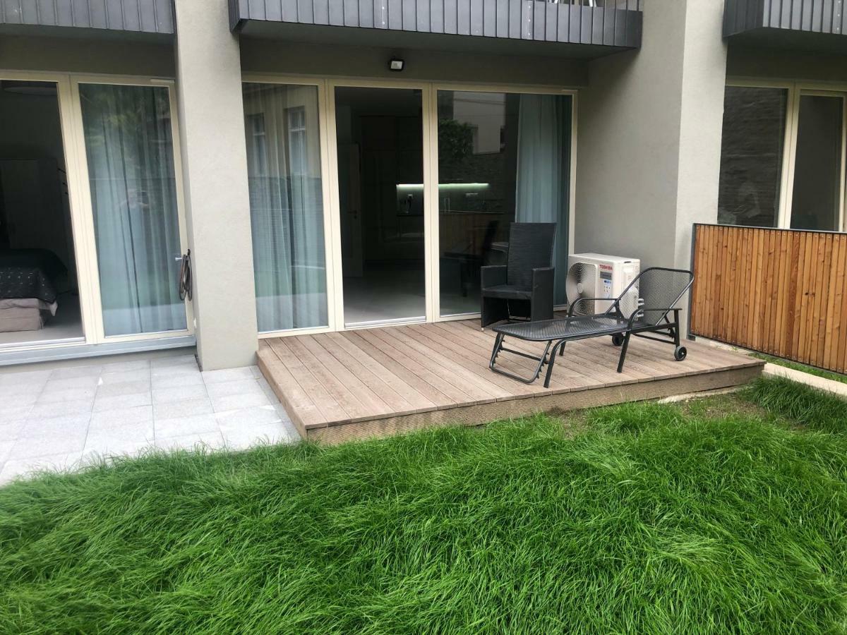 Luxury Apartment With Private Garden Praha Bagian luar foto